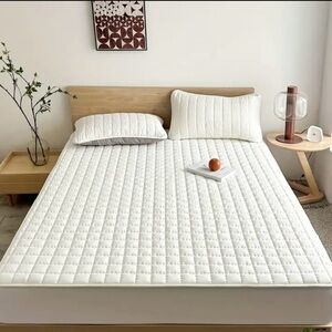 Elegant White Quilted Mattress Topper